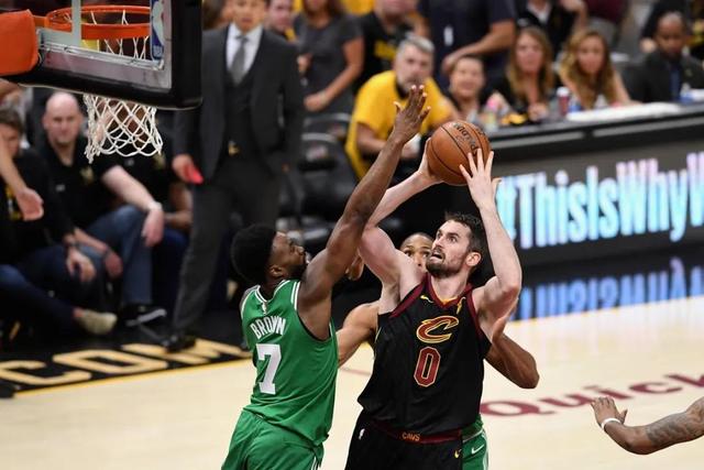 郑薇：朝鲜主力中锋缺阵 我们临时打小球战术